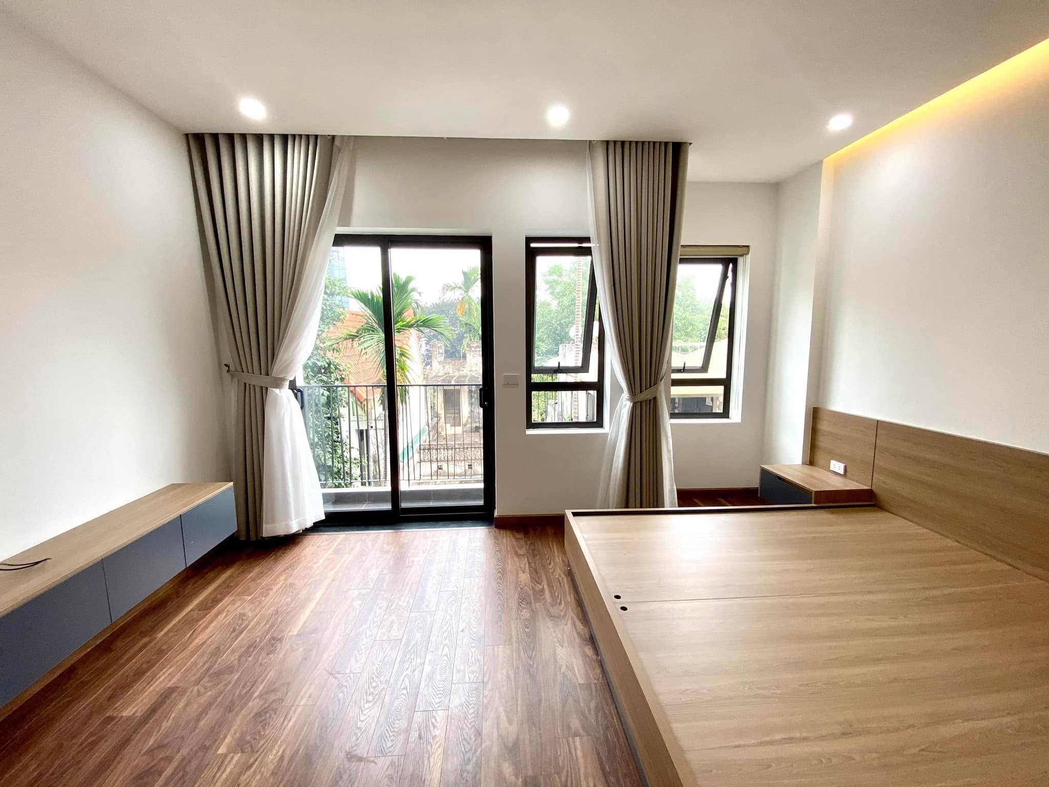 SIÊU ĐẸP PHỐ VIỆT HƯNG 5 TẦNG THIẾT KẾ BẮT MẮT - VỊ TRÍ ĐẸP CHỈ 5 TỶ HƠN XÍU