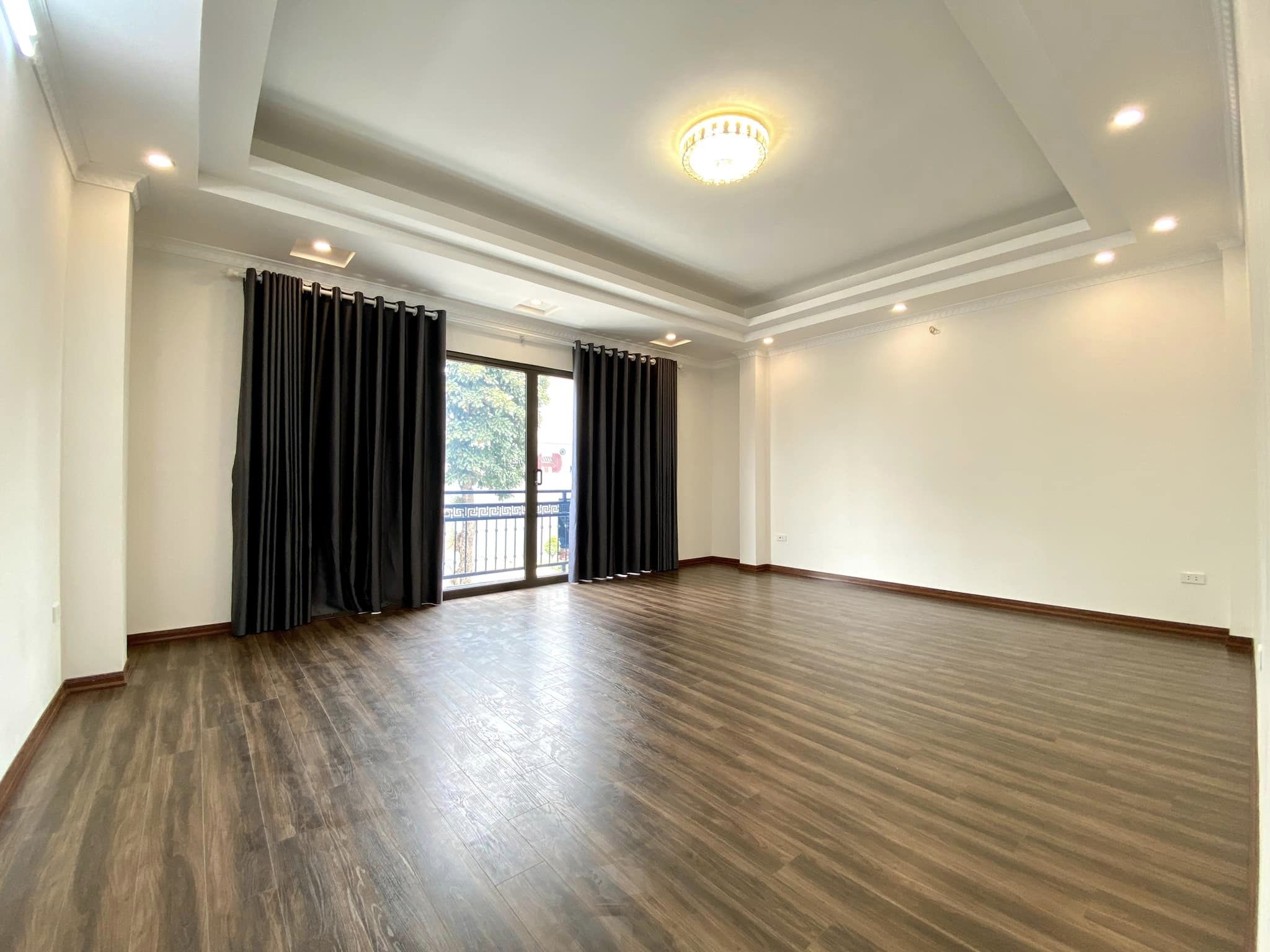 Ban nhà Sài Đôngg thiết kế có gu - view hồ 5 tầng full nội thất 6 tỷ hơn