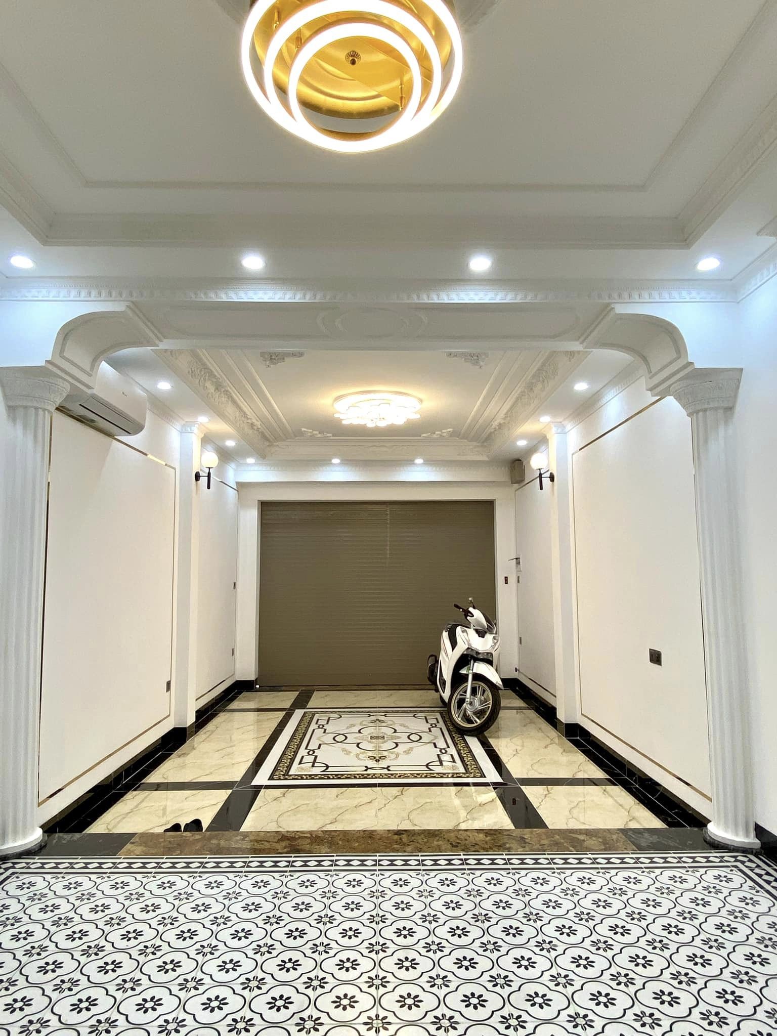 Ban nhà Sài Đôngg thiết kế có gu - view hồ 5 tầng full nội thất 6 tỷ hơn