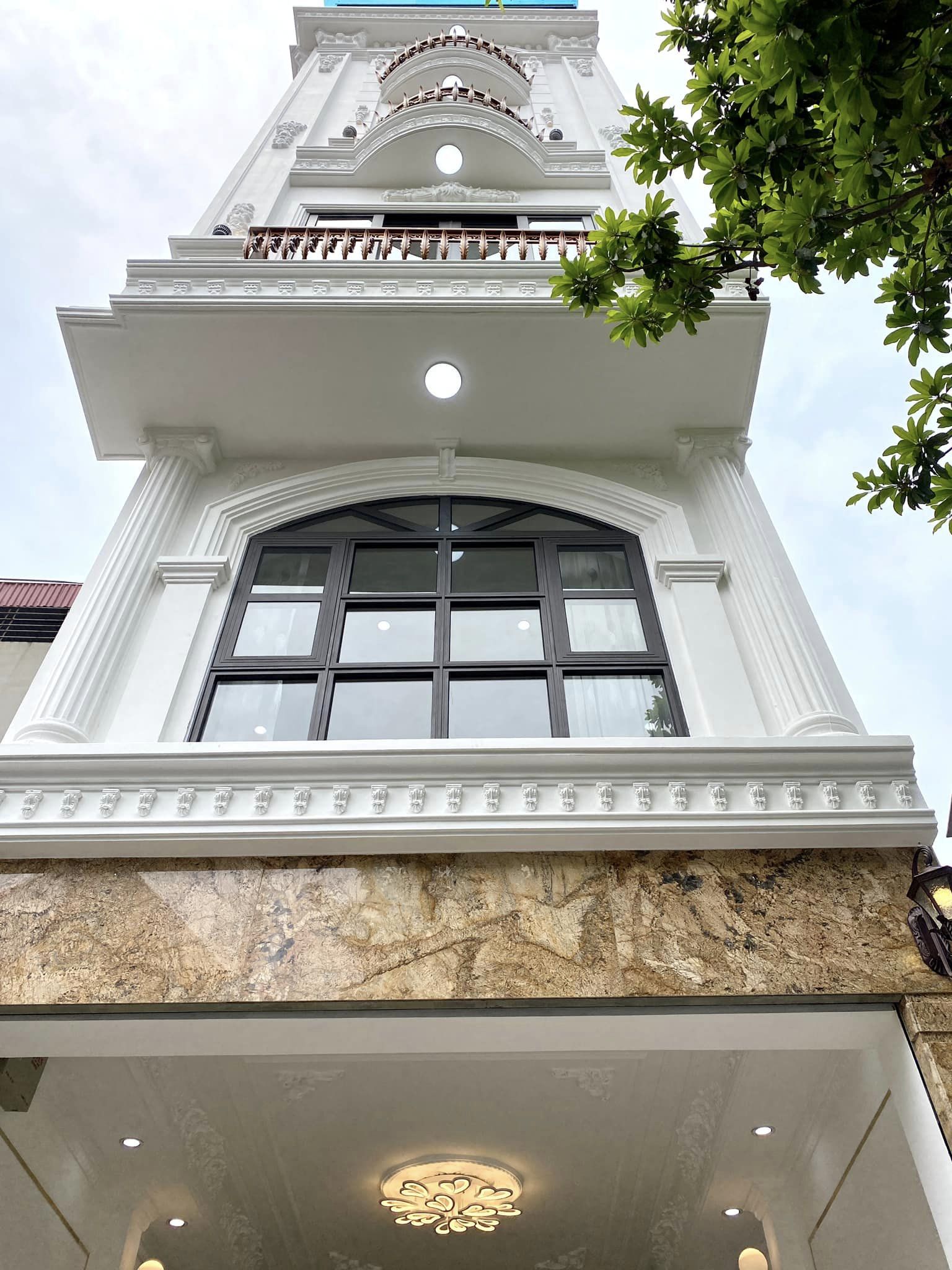 Ban nhà Sài Đôngg thiết kế có gu - view hồ 5 tầng full nội thất 6 tỷ hơn