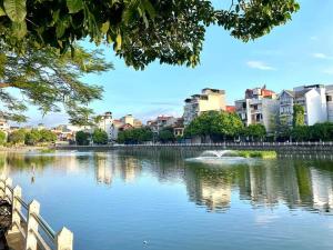 SIÊU ĐẸP PHỐ VIỆT HƯNG 5 TẦNG THIẾT KẾ BẮT MẮT - VỊ TRÍ ĐẸP CHỈ 5 TỶ HƠN XÍU
