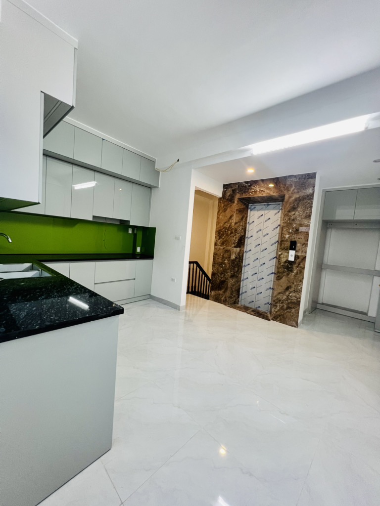 NHÀ VĂN CHƯƠNG - THANG MÁY - 36 M2 CHỈ 7,9 TYT