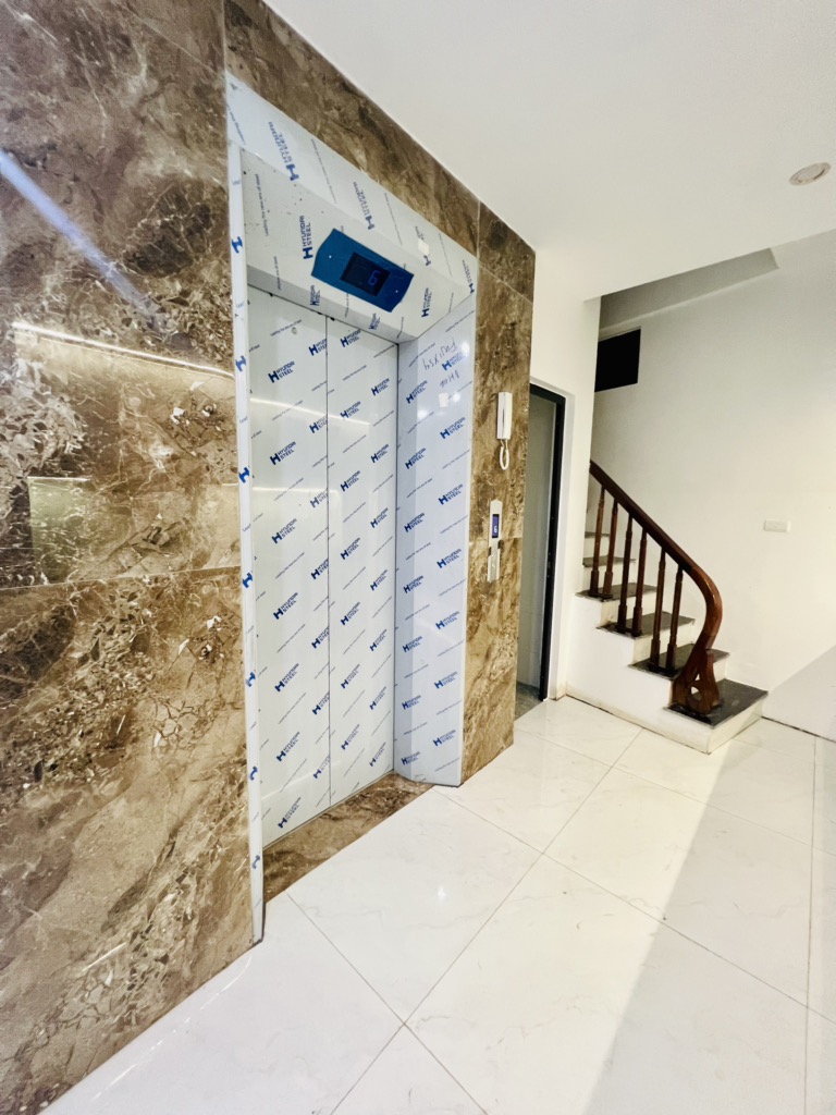 NHÀ VĂN CHƯƠNG - THANG MÁY - 36 M2 CHỈ 7,9 TYT