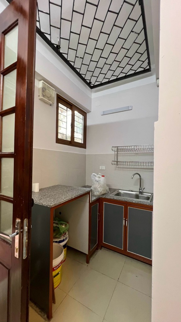 Bán nhà đẹp, vị trí vàng Nguyễn Khuyến- Đống Đa: DT 75m, giá 5.9 tỷ