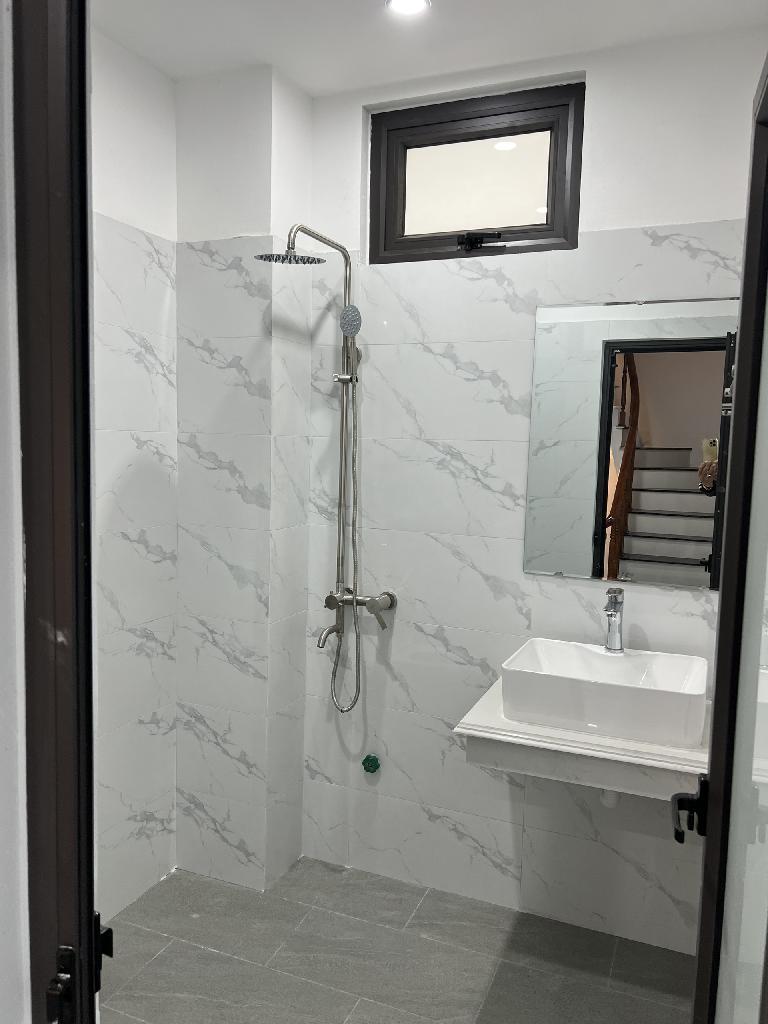 Bán nhà 5 tầng mới xây ở Đại Cât, Liên Mạc, Bâc Từ Liêm
