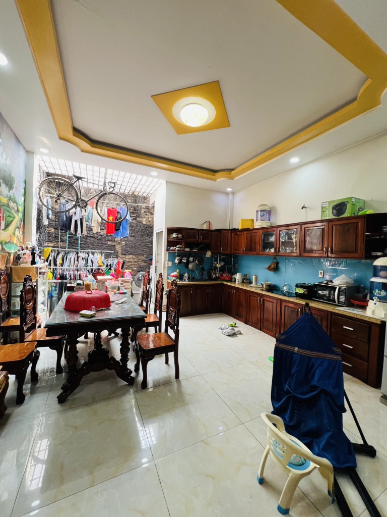 Bán nhà Bình Tân, gần đường Trần Văn Giàu , đường trước mặt 10m , 2 tầng, 5x20 , 6,5 tỷ