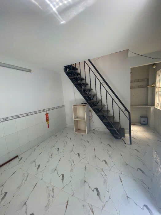 Bán nhà quận 7, gần Nguyễn Văn Quỳ, diện tích:17,5m2.nhỉnh 1 tỷ.