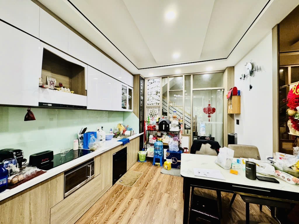 Bán nhà Trường Sa, P2, Phú Nhuận, vị trí đẹp 5 tầng gần pxl, giá 8,9 tỉ
