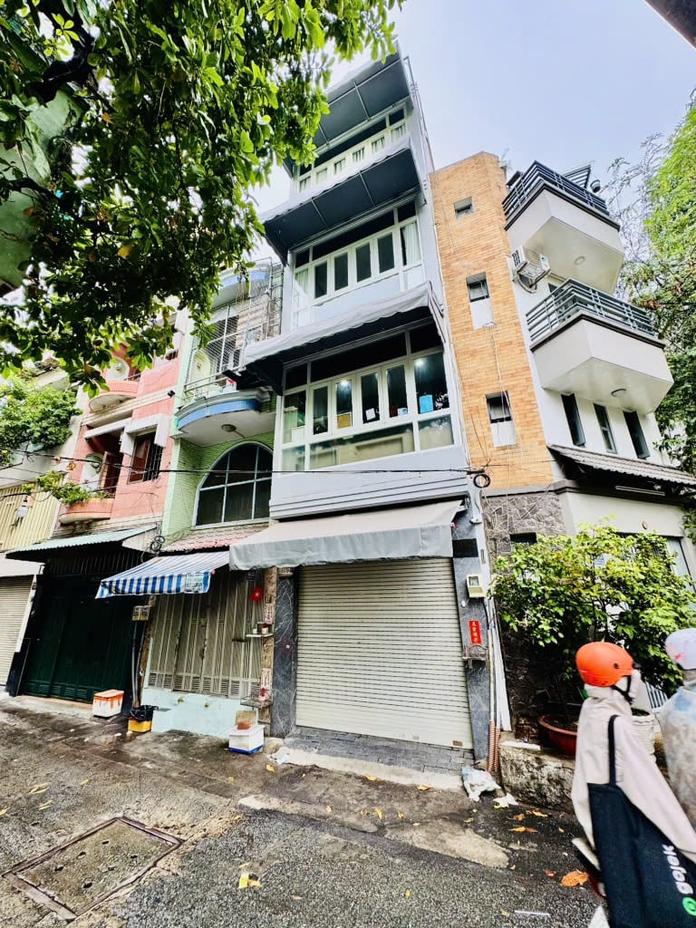 Bán nhà Trường Sa, P2, Phú Nhuận, vị trí đẹp 5 tầng gần pxl, giá 8,9 tỉ