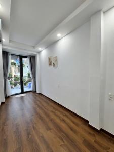 Bán nhà Trường Sa, P2, Phú Nhuận, vị trí đẹp 5 tầng gần pxl, giá 8,9 tỉ