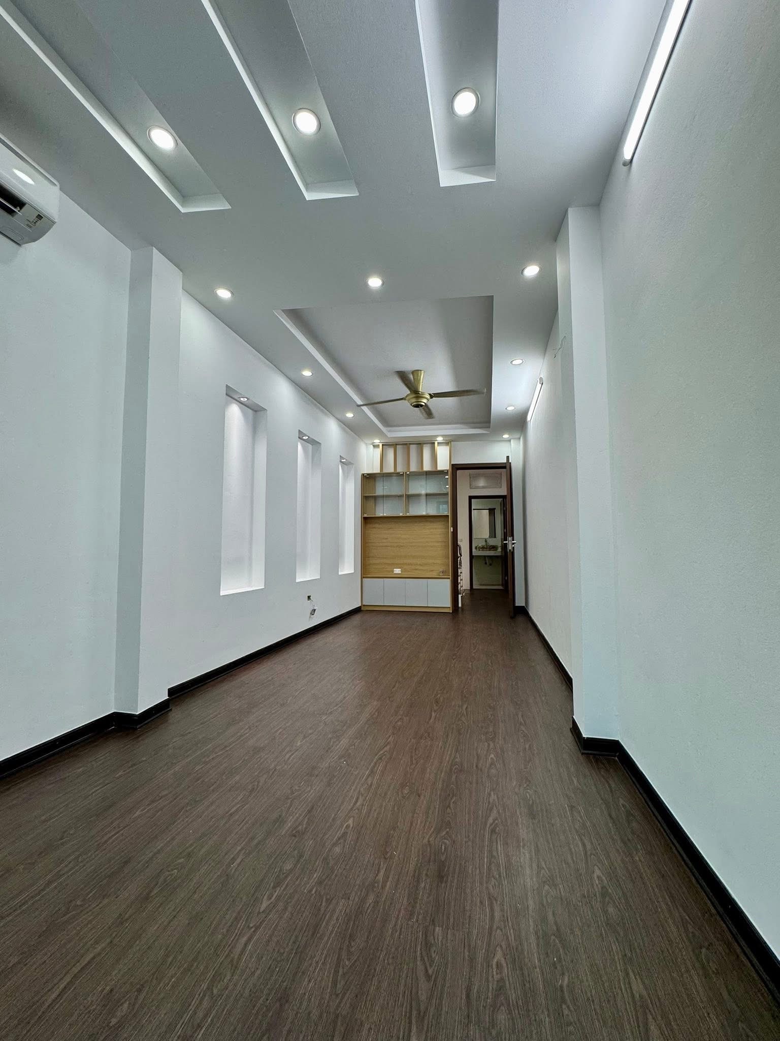 Bán gấp nhà  - Mai Dịch gần ĐẠI HỌC - 35m chỉ khoảng 6 tỷ