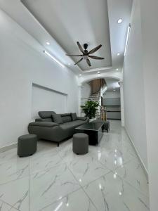 Bán gấp nhà - Mai Dịch gần ĐẠI HỌC - 35m chỉ khoảng 6 tỷ