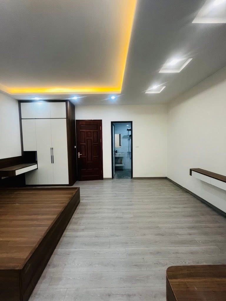 Bán nhà Lê Trọng Tấn