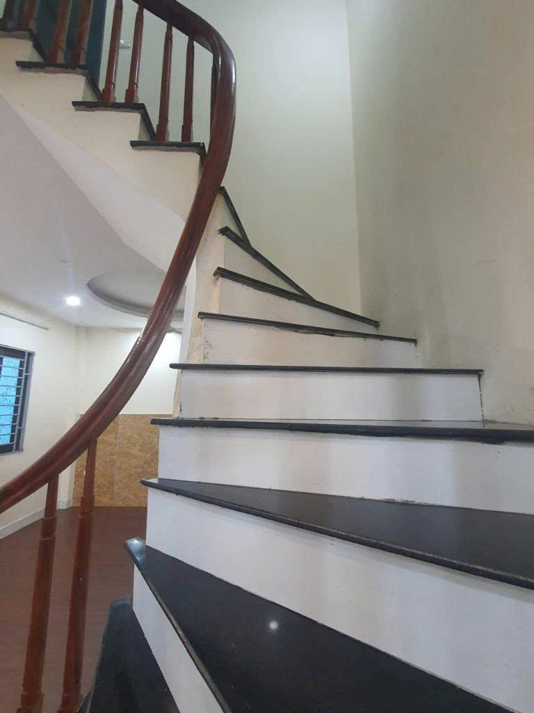 Bán nhà Quang Trung, Hà Đông: Ô tô tránh, sát Ga Tàu điện, full tiện ích! Nhà 4 tầng tại Quang Trung, Hà Đông có 36m² với 5 phòng ngủ, đủ mọi công năng sử dụng.