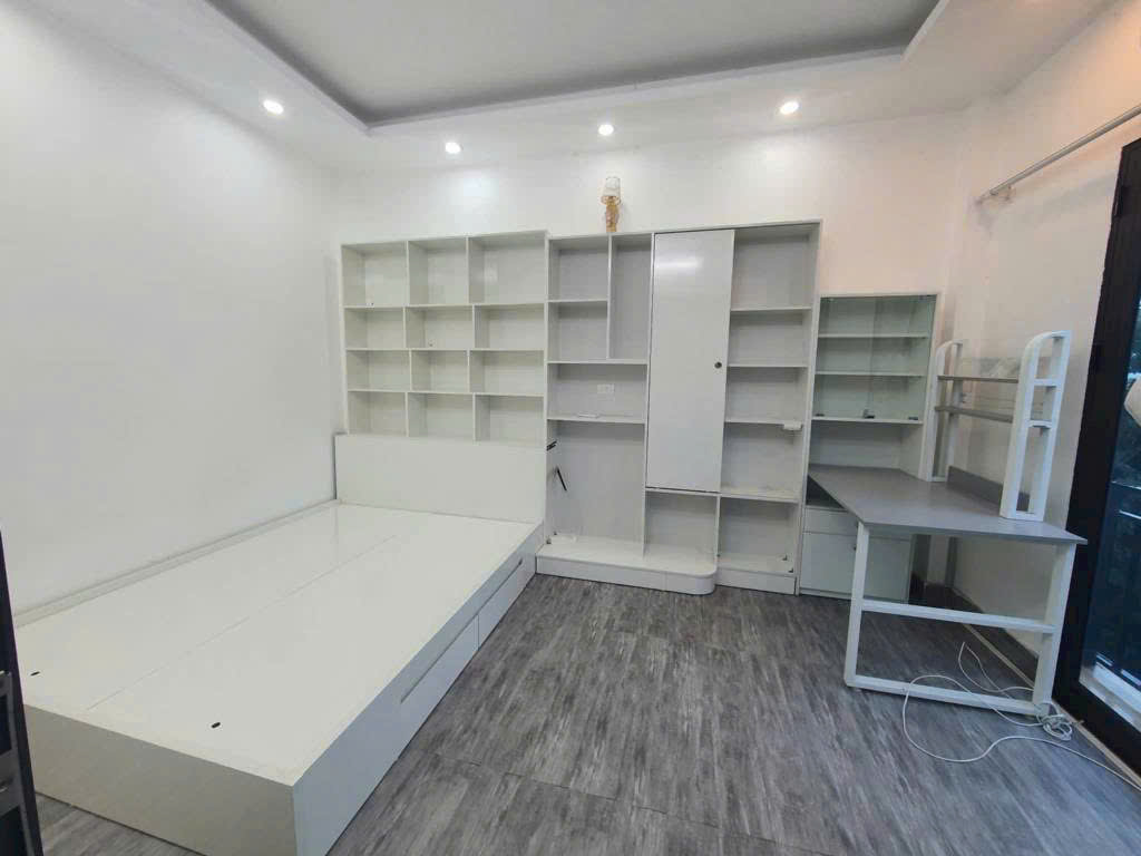 Bán nhà Quang Trung, Hà Đông: Ô tô tránh, sát Ga Tàu điện, full tiện ích! Nhà 4 tầng tại Quang Trung, Hà Đông có 36m² với 5 phòng ngủ, đủ mọi công năng sử dụng.