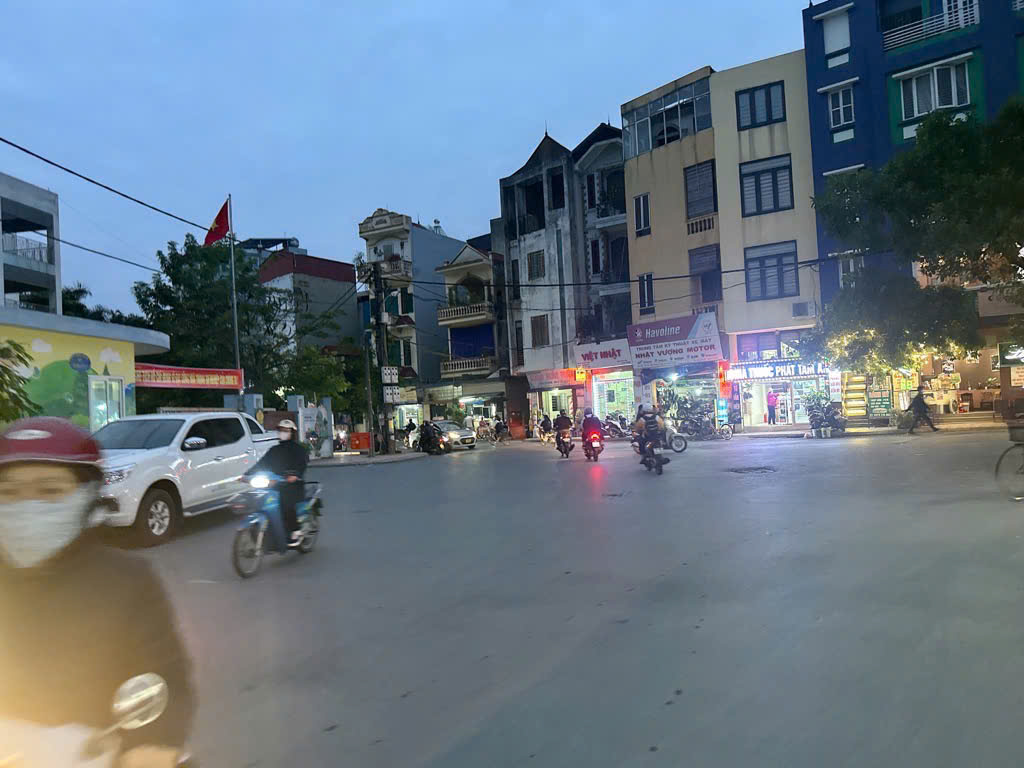 nhà mặt ngõ, ô tô tránh nhau, cục phẩm cực hiếm, giá rẻ chỉ nhỉnh 4tỷ , mặt tiền 4.1m