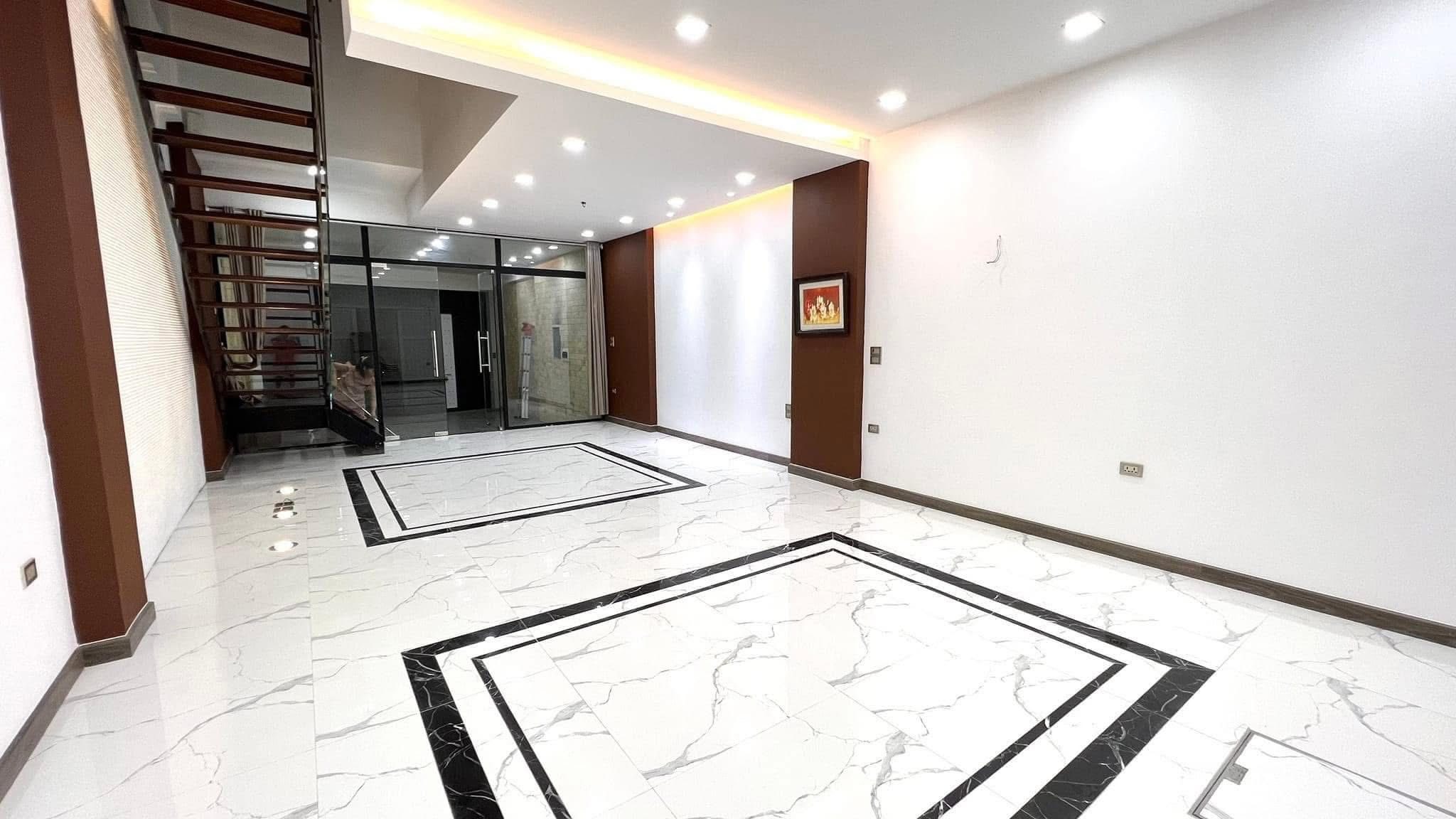 QUẢNG BÁ TÂY HỒ ÔTÔ - KINH DOANH - NHÀ CHẤT - KHU VIP - CÔNG NĂNG HOÀN HẢO