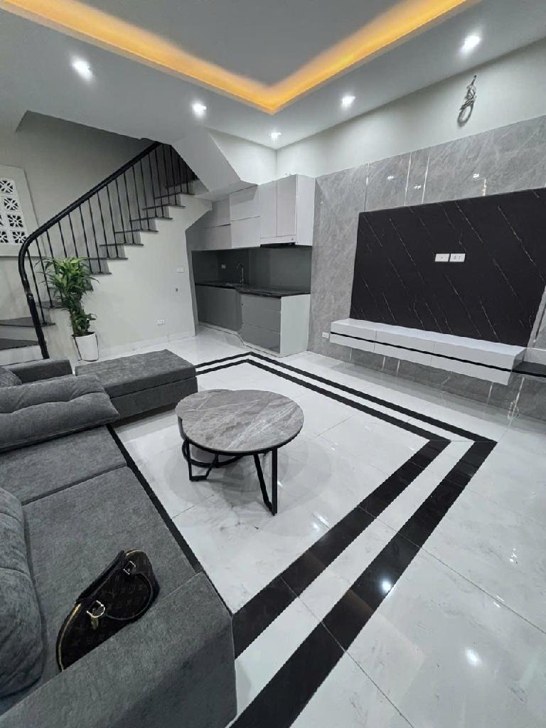 SIÊU PHẨM HOA HẬU ĐỘI CẤN, 10 BƯỚC RA MẶT PHỐ