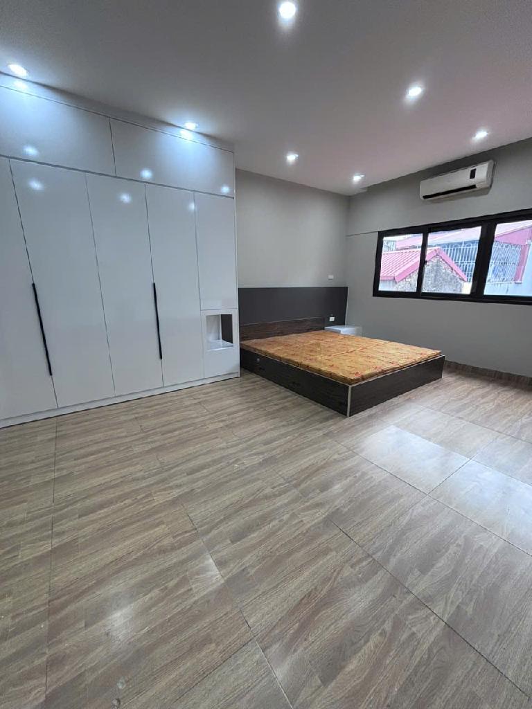 SIÊU PHẨM HOA HẬU ĐỘI CẤN, 10 BƯỚC RA MẶT PHỐ