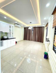 QUẢNG AN TÂY HỒ Ô TÔ TRÁNH - LÀM TRỤ SỞ VĂN PHÒNG CTY QUÁ ĐỈNH - GẦN PHỐ