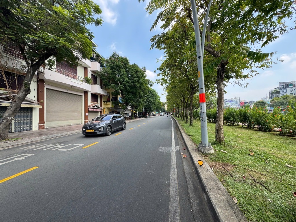 Bán nhà - hẻm xe hơi - 5tỷ