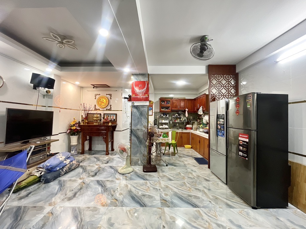 Bán nhà - hẻm xe hơi- 2 tầng - 4tỷ