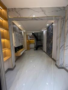 Bán nhà - hẻm xe hơi - sát mặt tiền - 5tỷ