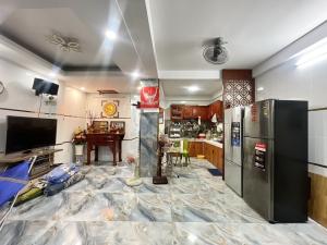 Bán nhà - hẻm xe hơi- 2 tầng - 4tỷ