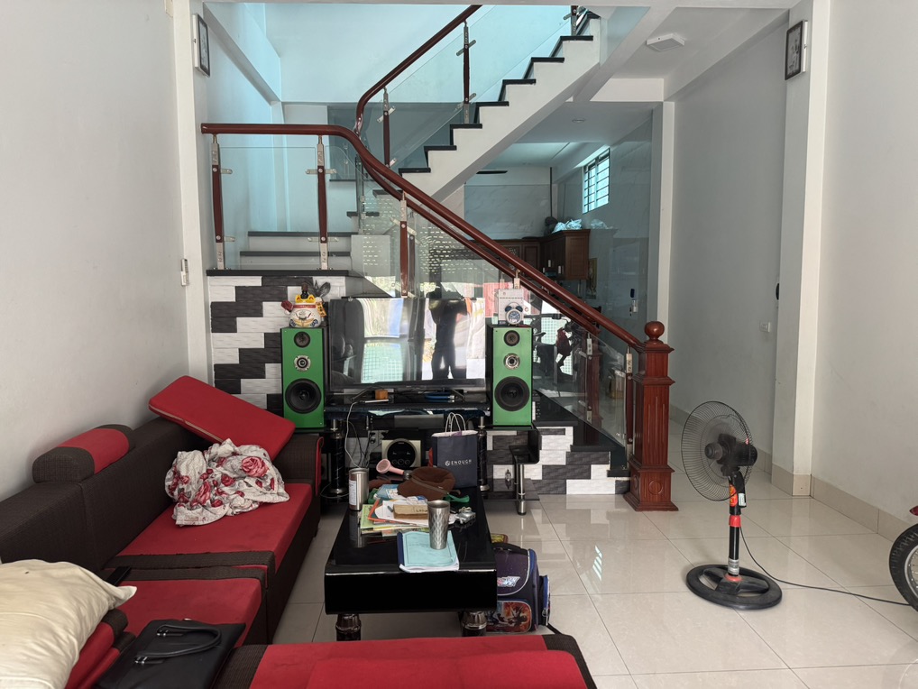 CĂN 3 TẦNG MỚI ĐẸP- THIẾT KẾ HIỆN ĐẠI- ĐƯỜNG THÔNG OTO - CÁCH ĐƯỜNG VÕ VĂN KIỆT 50M, GIÁ TỐT.