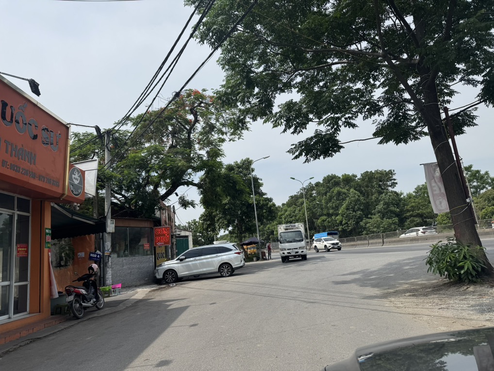 CĂN 3 TẦNG MỚI ĐẸP- THIẾT KẾ HIỆN ĐẠI- ĐƯỜNG THÔNG OTO - CÁCH ĐƯỜNG VÕ VĂN KIỆT 50M, GIÁ TỐT.