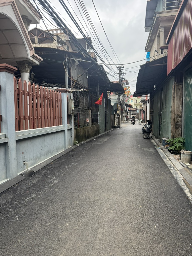 Bán nhà 135m2 đất 3tầng oto vào, điểm cuối cầu Tứ Liên, giá rẻ