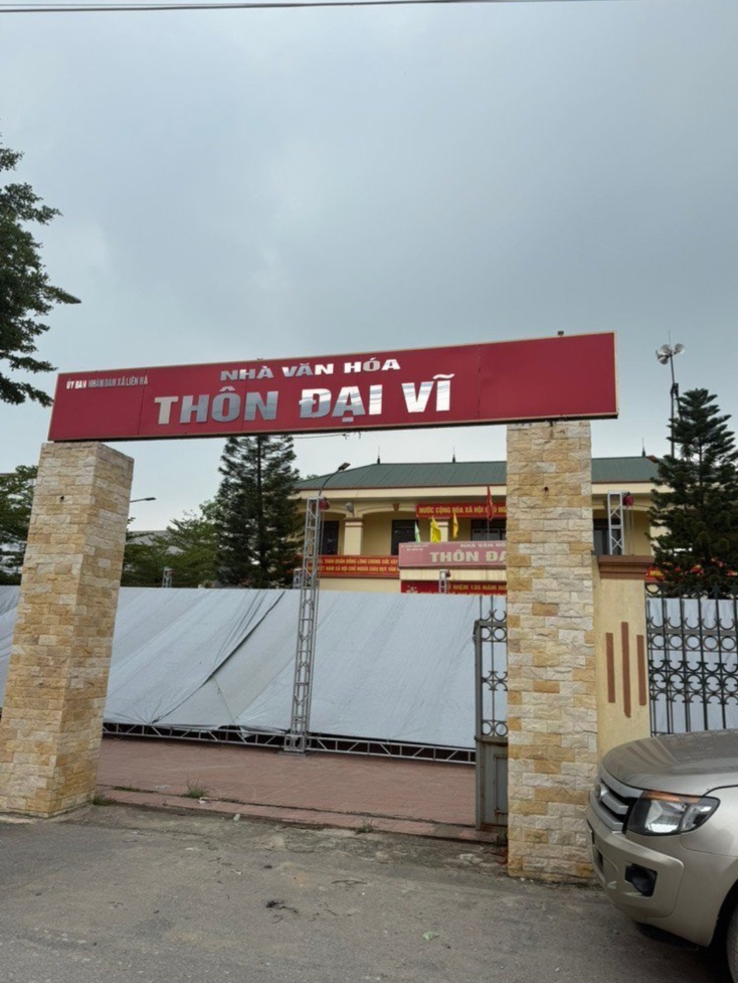 Bán nhà 135m2 đất 3tầng oto vào, điểm cuối cầu Tứ Liên, giá rẻ