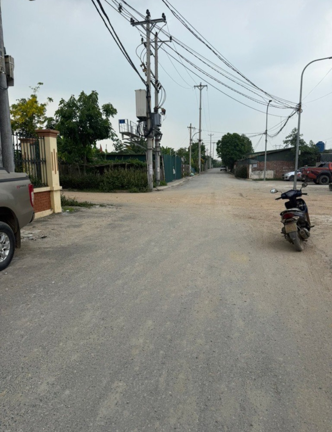 Bán nhà 135m2 đất 3tầng oto vào, điểm cuối cầu Tứ Liên, giá rẻ