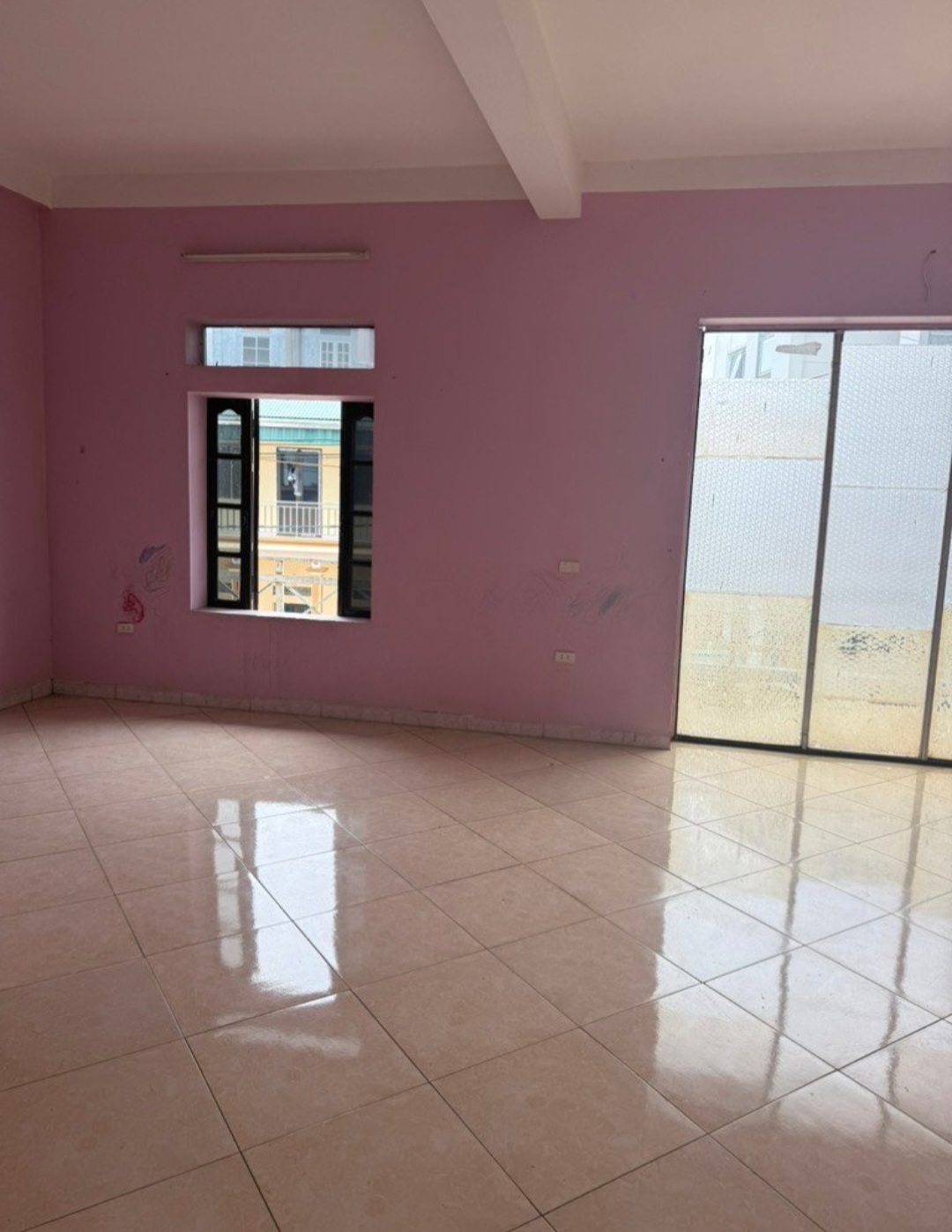 Bán nhà 135m2 đất 3tầng oto vào, điểm cuối cầu Tứ Liên, giá rẻ