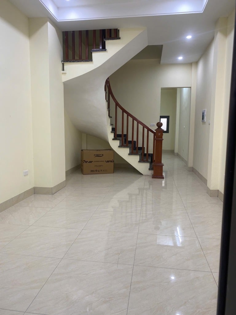 NHÀ 3 TẦNG KHANG TRANG LỘNG LẤY, SÁNG THOÁNG Ô TÔ ĐÕ CỬA.