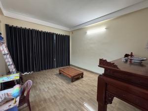 CĂN 3 TẦNG MỚI ĐẸP- THIẾT KẾ HIỆN ĐẠI- ĐƯỜNG THÔNG OTO - CÁCH ĐƯỜNG VÕ VĂN KIỆT 50M, GIÁ TỐT.
