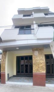 NHÀ 3 TẦNG KHANG TRANG LỘNG LẤY, SÁNG THOÁNG Ô TÔ ĐÕ CỬA.