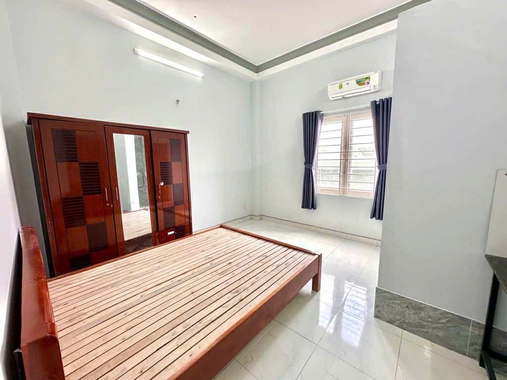 NHÀ 5 TẦNG - KHU BIỆT THỰ BÊN SÔNG HIỆP BÌNH CHÁNH SAU GIGAMAILL- TẶNG NỘI THẤT 1 TỶ - GIÁ 10.6 TỶ GIẢM CHỈ 9.3 TỶ GẤP BÁN