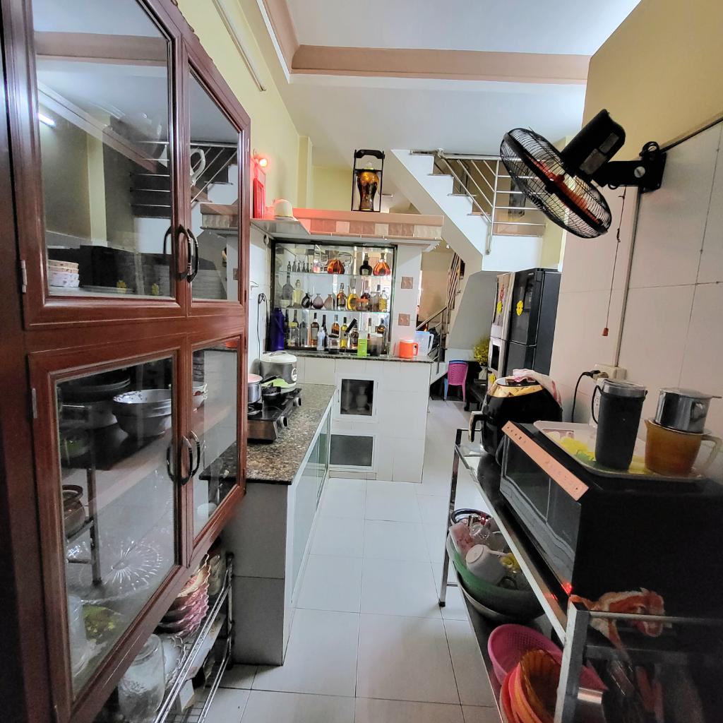 NHÀ ĐẸP QUẬN 4.  HẺM ĐẸP - NỞ HẬU - 3 TẦNG - 3 PN - CẠNH TRƯỜNG ĐẠI HỌC
