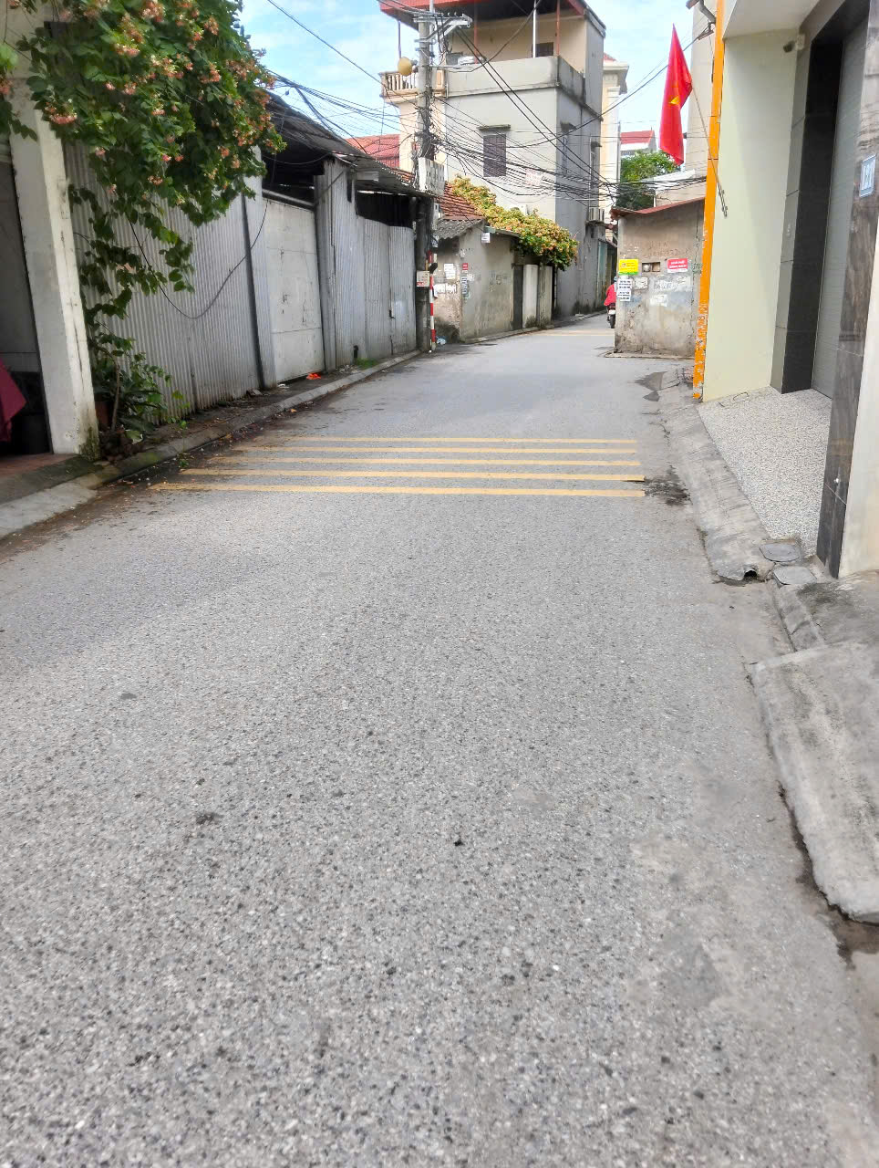 Bán nhà riêng đường Gia Quất, Long Biên, 56m2, Cấp 4, 4,65 Tỷ, MT 4,1m, Mua về ở luôn