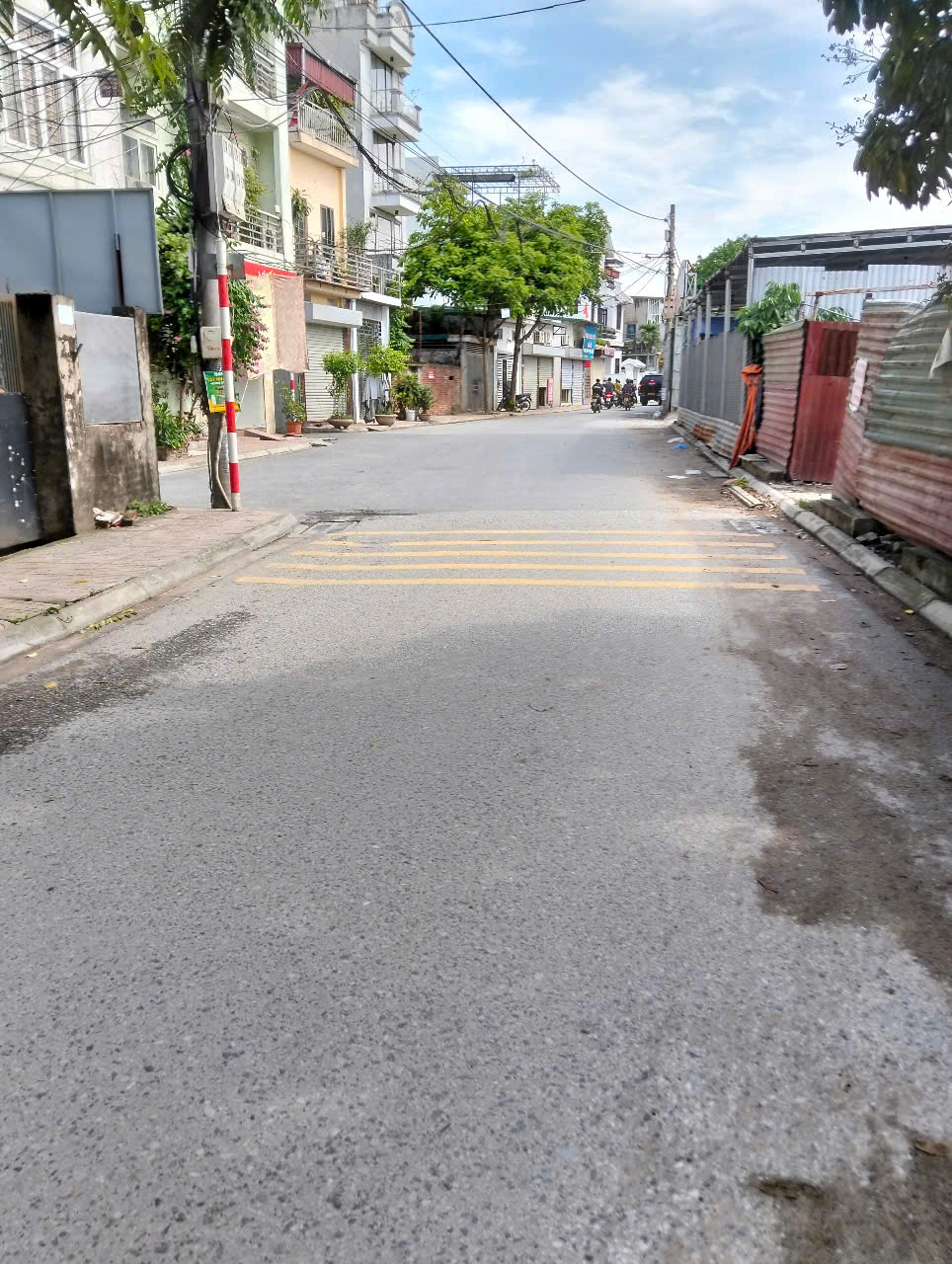Bán nhà riêng đường Gia Quất, Long Biên, 56m2, Cấp 4, 4,65 Tỷ, MT 4,1m, Mua về ở luôn
