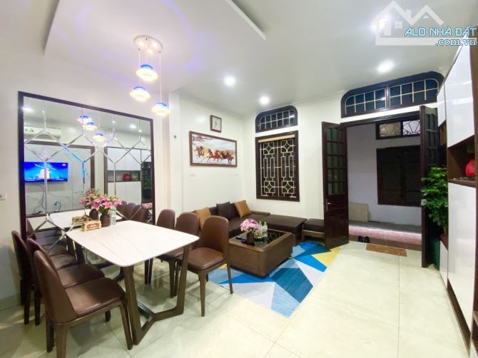 Bán nhà Định Công Thượng - Mặt tiền rộng - Ô tô đỗ cửa