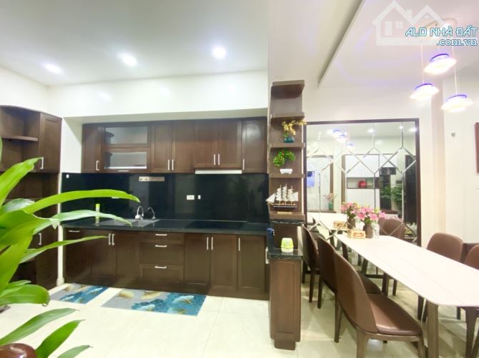 Bán nhà Định Công Thượng - Mặt tiền rộng - Ô tô đỗ cửa