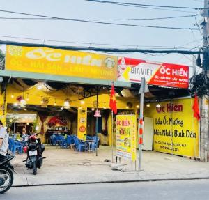BÁN ĐẤT MẶT TIỀN NGUYỄN XIỂN - GẦN VINHOMES - VỊ TRÍ ĐẮC ĐỊA KINH DOANH MỌI NGÀNH NGHỀ Địa chỉ: Nguyễn Xiển, Phường Long Thạnh Mỹ, TP. Thủ Đức Giá bán: 17.x tỷ (thương lượng nhanh gọn)