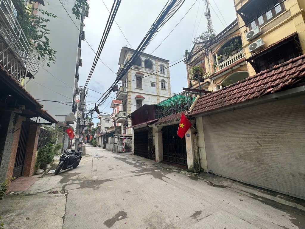 Nhà ngõ 399 Â Cơ , ngõ BA GÁC , nhà dân xây - 4 tầng - 9 TỶ
