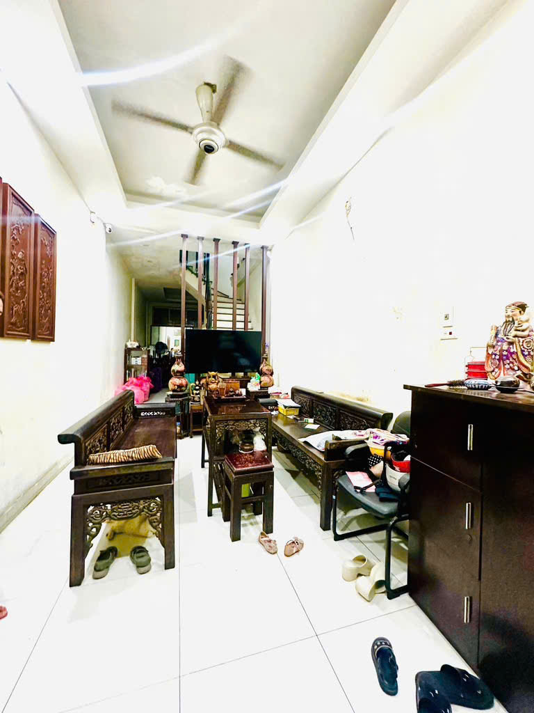 Tứ Liên ngõ nông vài bước ra phố - dân xây - sổ hoa hậu - 70m giá chỉ 15 tỷ