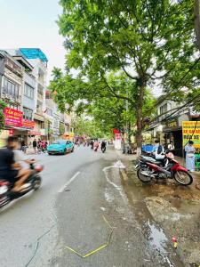 Lạc Long Quân - VỈA HÈ - Ô TÔ TRÁNH - KINH DOANH ĐỈNH - NGAY HỒ TÂY - Giá nhỉnh 17 tỷ