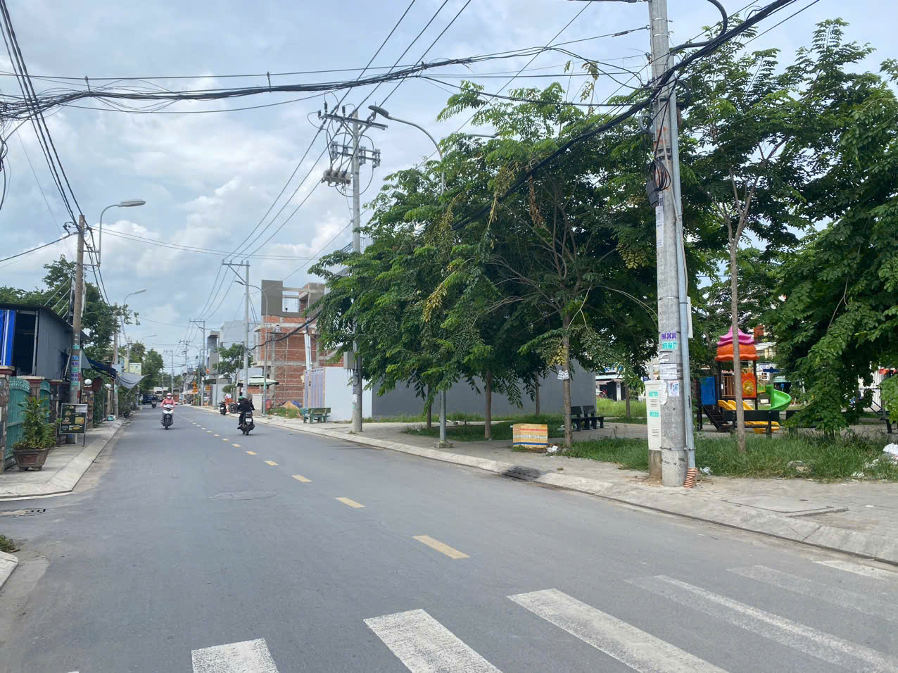 -ĐẤT MẶT TIỀN ĐƯỜNG LỘ GIỚI 12M, GIÁ TỐT NHẤT KHU VỰC;  Đường Võ Thị Hồi - Hóc Môn