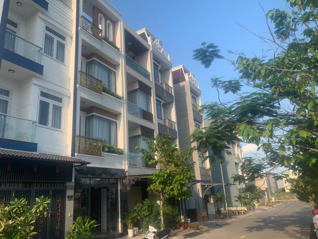 Nhà 4 tầng, 72 m2, ngay trung tâm Dĩ an giá chỉ 7,2 tỷ
