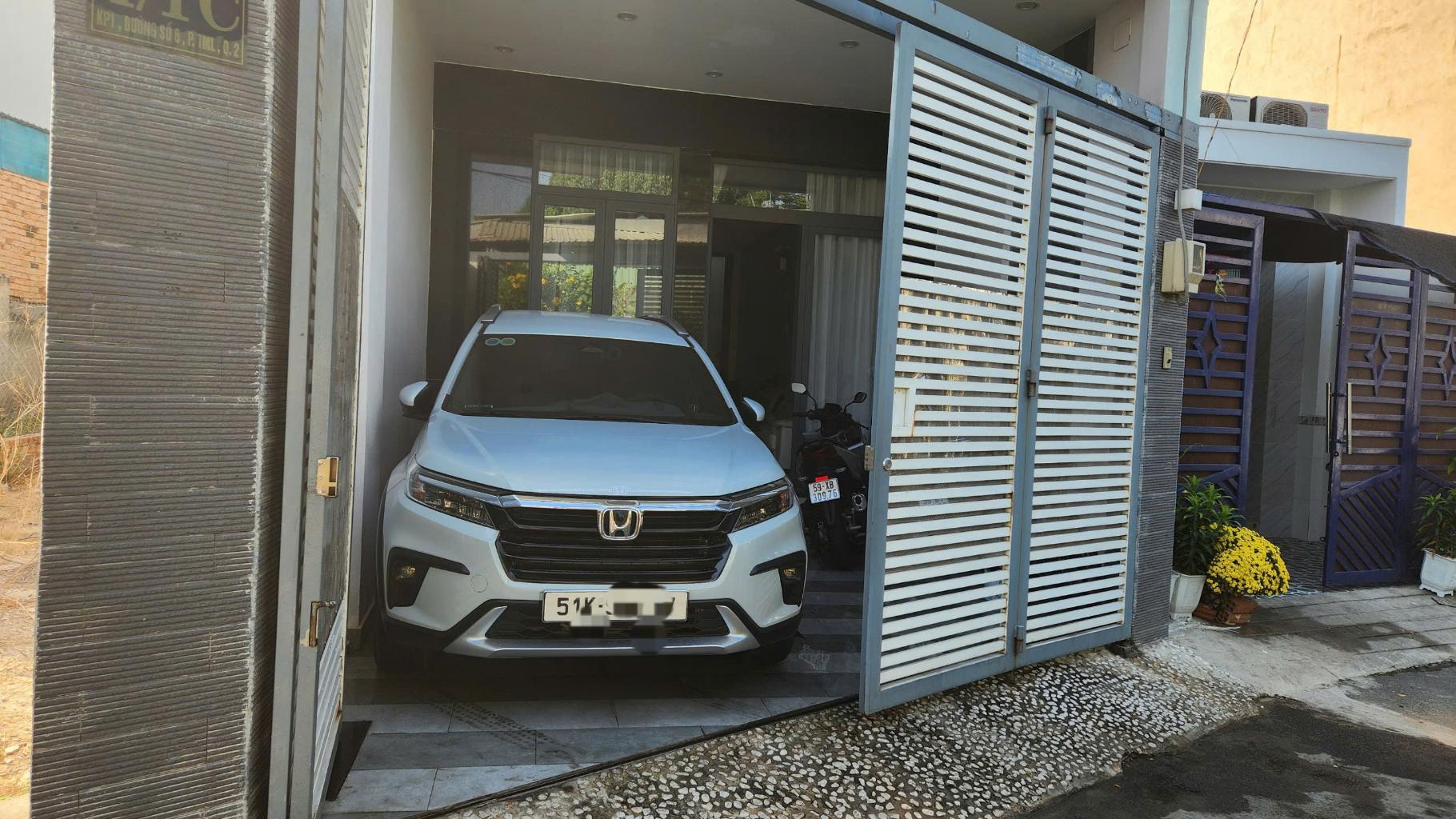 Bán nhà 2 tầng, gara ô tô ngay Tô Ngọc Vân, Thủ Đức giá 5,8 tỷ